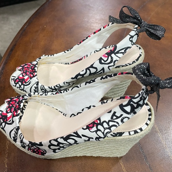 Coach Women’s size 7B woven heel shoes - Picture 6 of 10